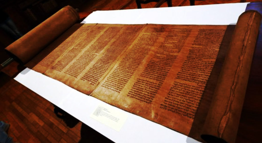 Científicos Descifran Antiguo Pergamino Hebreo que Confirma La Biblia ...